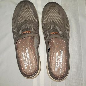 Skechers 8.5 Like new condition